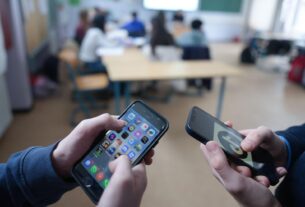 Repubblica Ceca, ban smartphone, scuola, educazione, studenti, legislazione