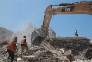 Gazze, iş makineleri, hidrolik ekskavatörler, arama kurtarma, insani yardım, altyapı